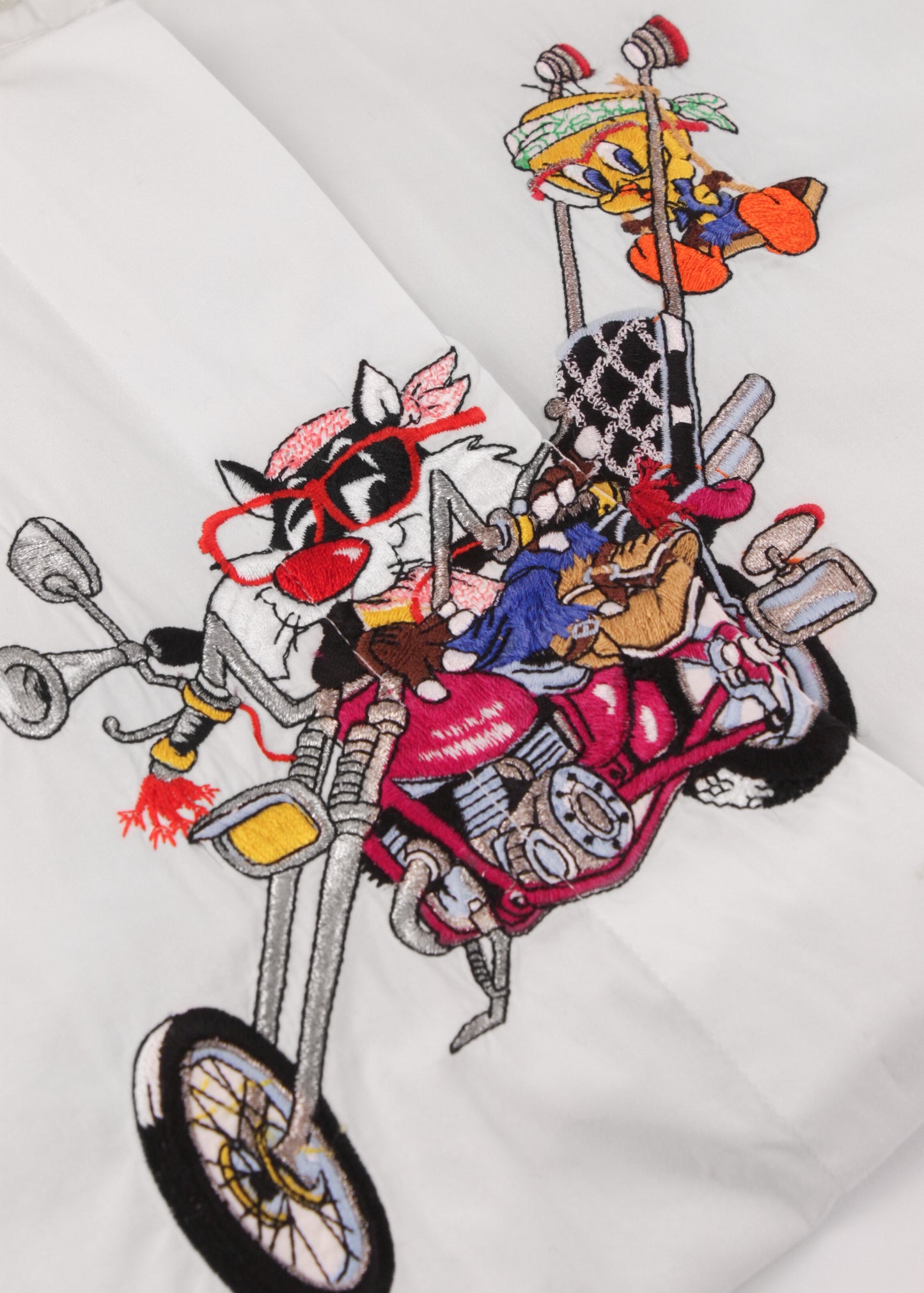 Vintage shirt with Looney Tunes embroidery