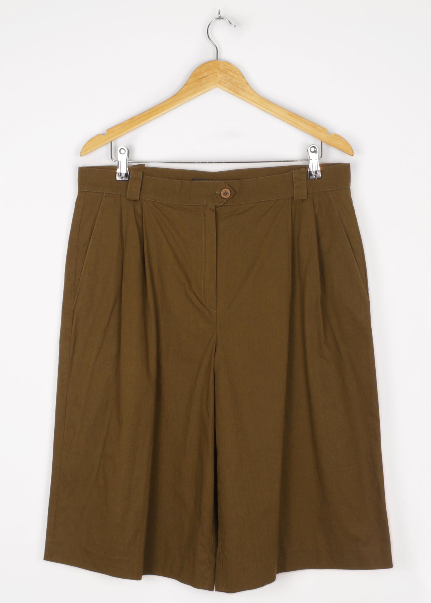 Vintage shorts in khaki