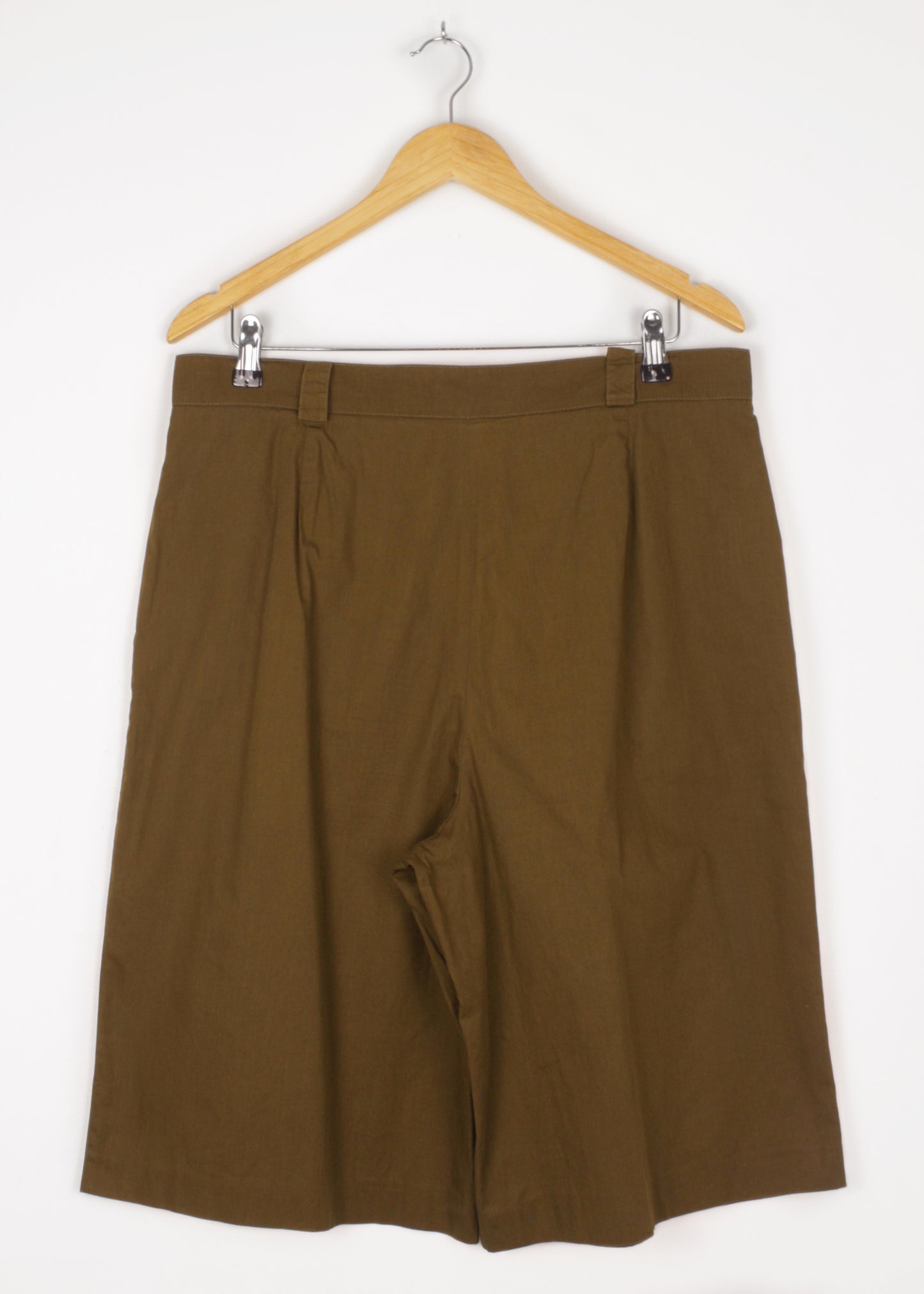 Vintage shorts in khaki