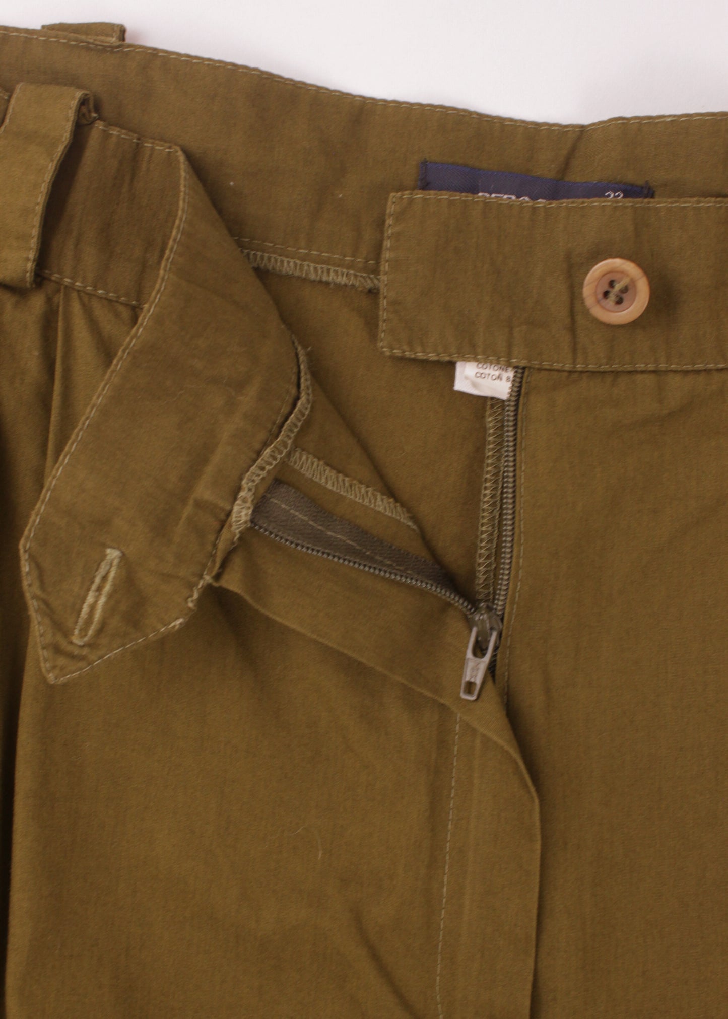 Vintage shorts in khaki