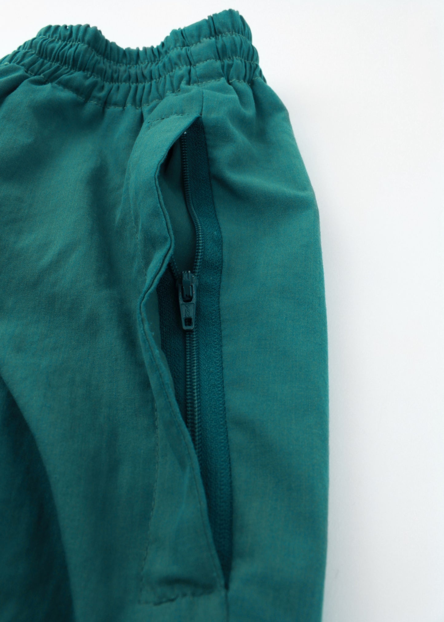 Lotto sport trousers in green (with pockets)