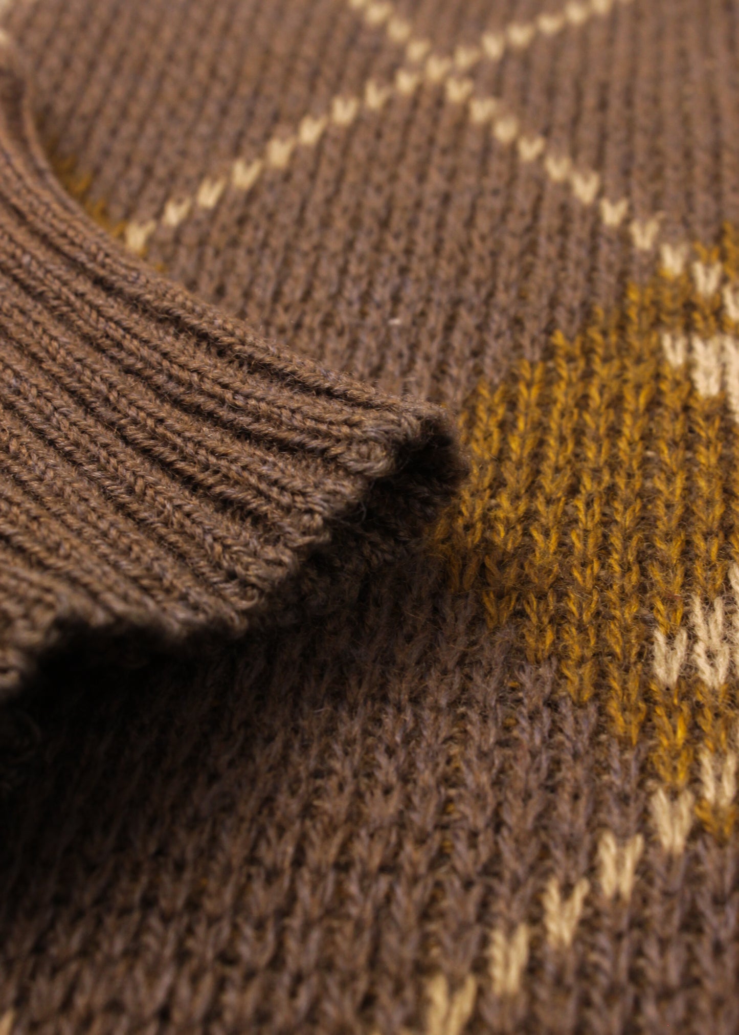 Vintage woolen cardigan in brown