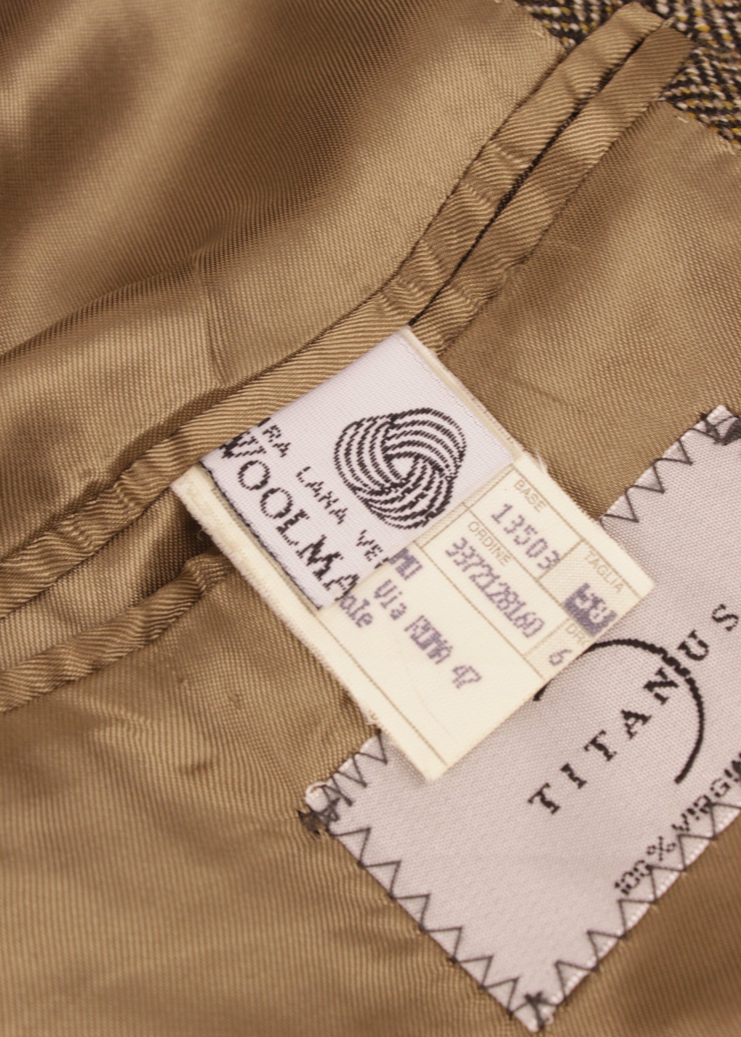 Woolen jacket in brown