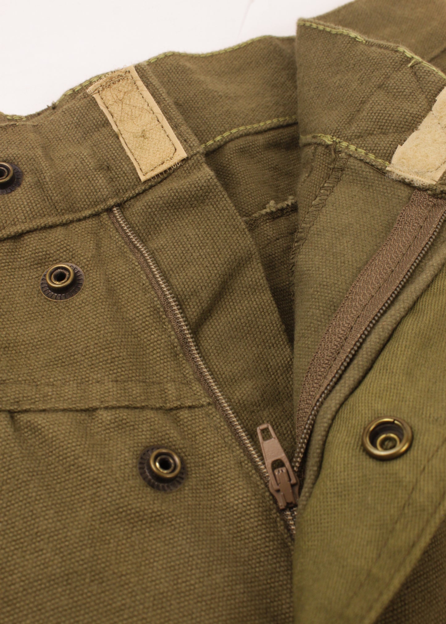 Vintage jeans in khaki