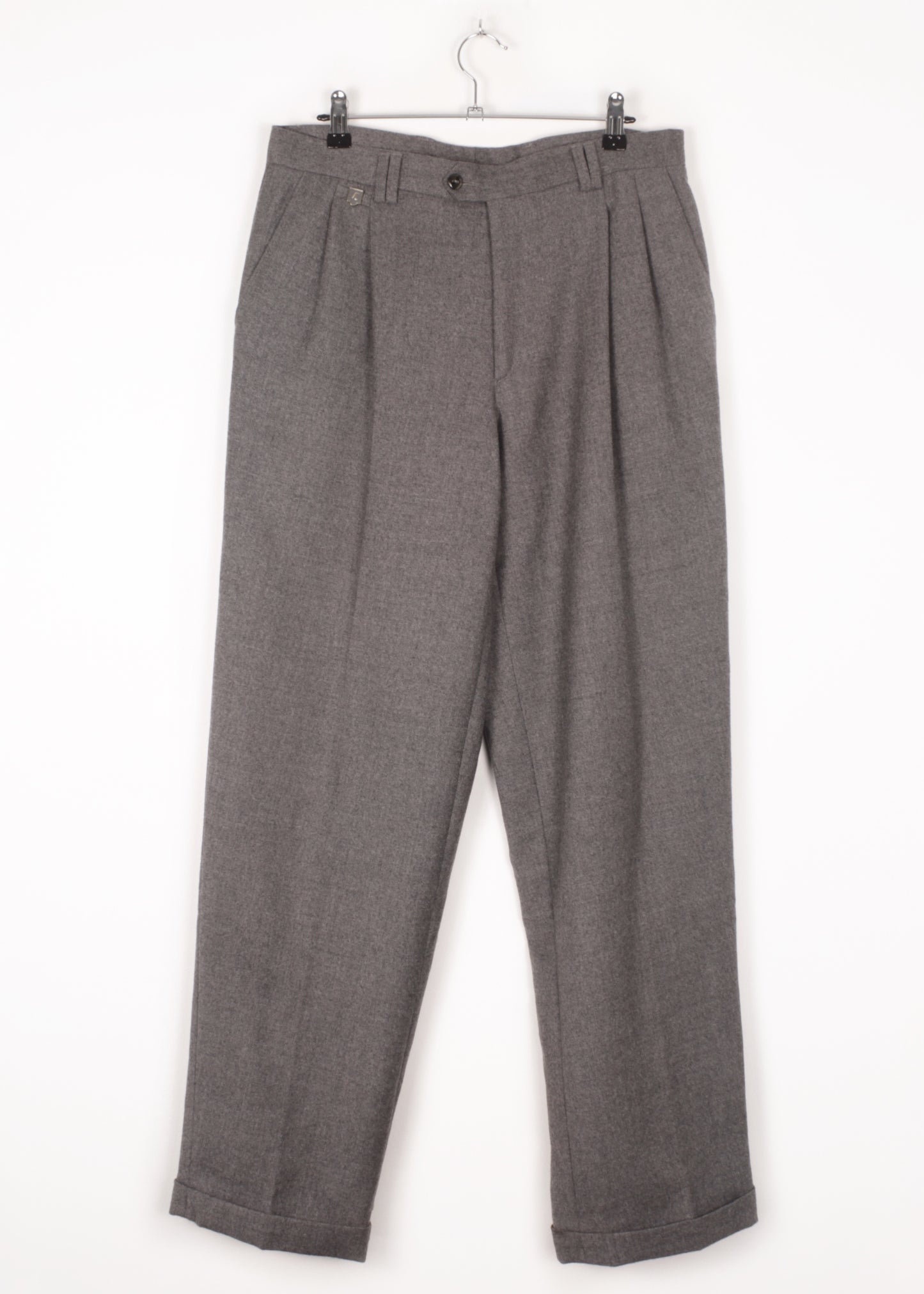 Warm woolen trousers in grey