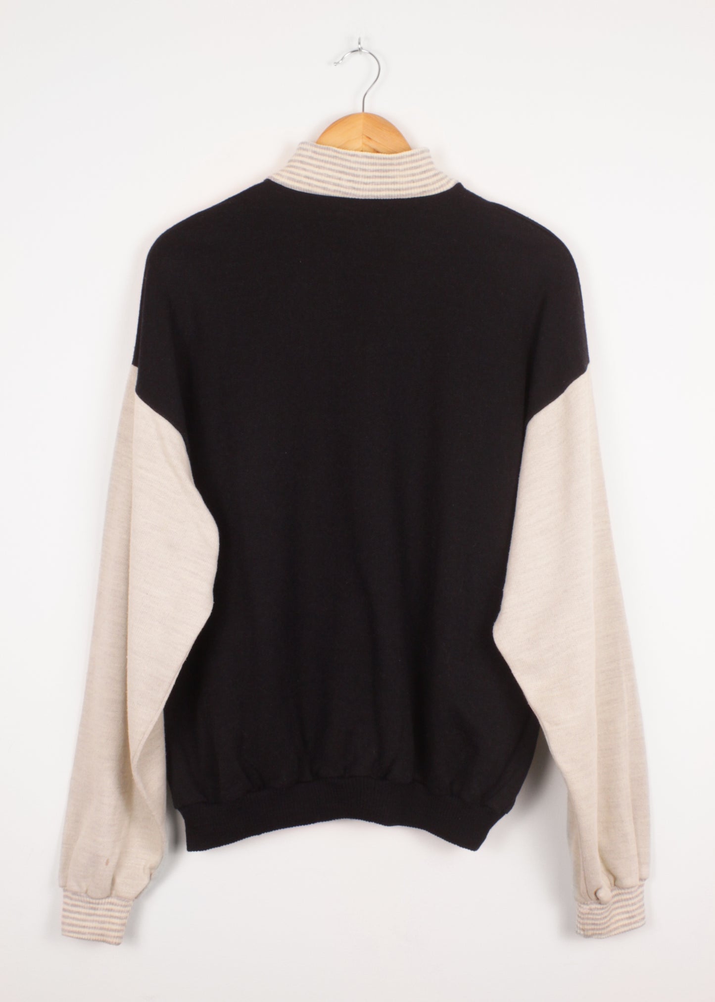 Vintage sweatshirt in black with collar