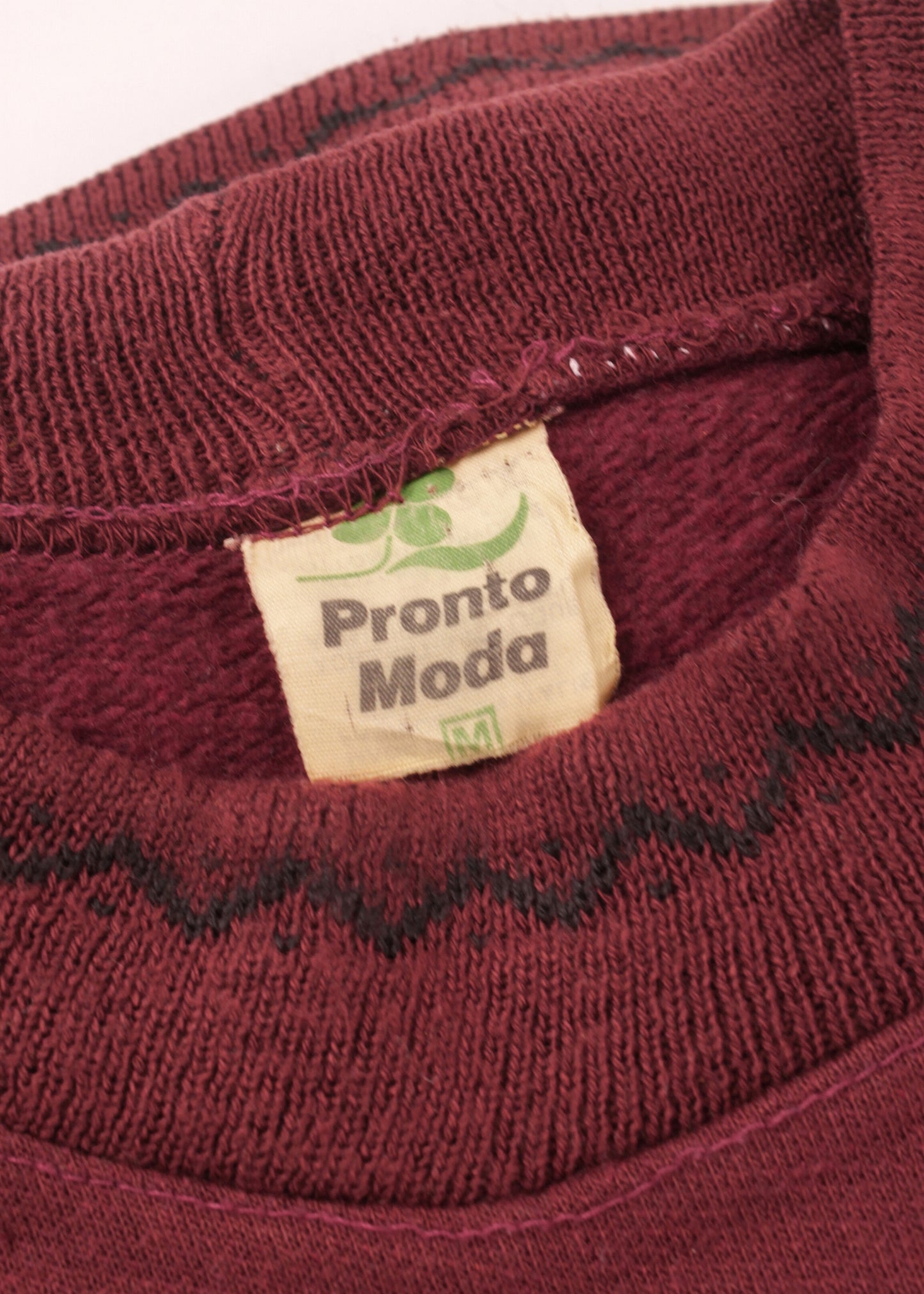 Vintage sweatshirt in burgundy with embroidery