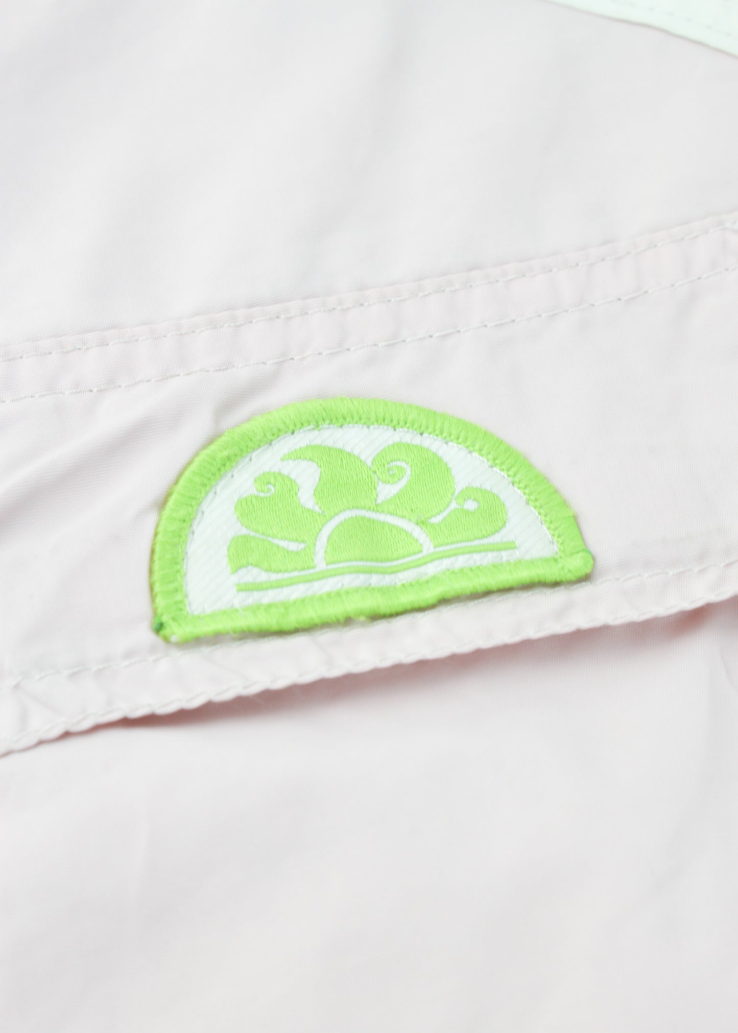 Plážové kraťasy Sundek v korálové barvě