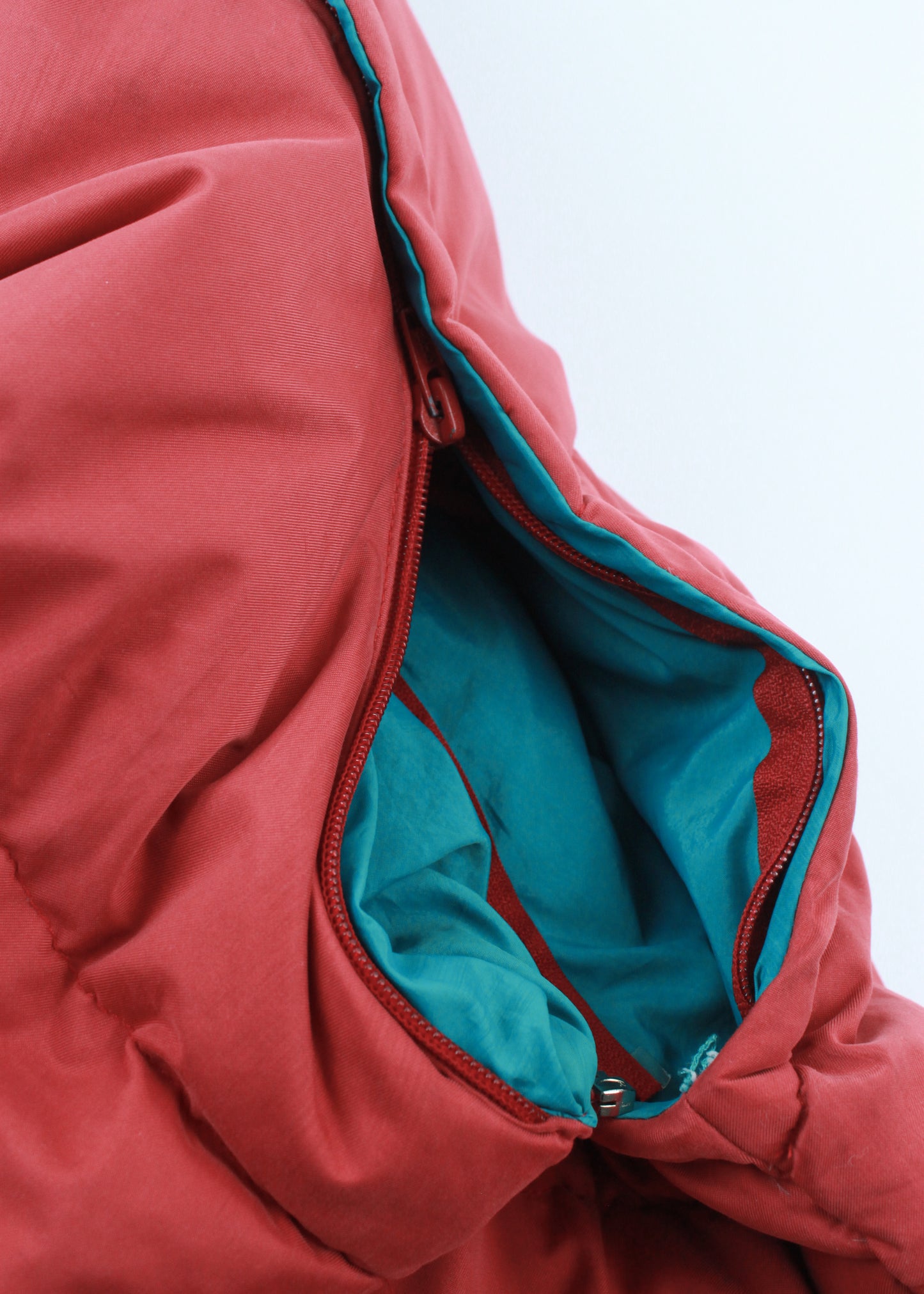 Vintage jacket in red with removable sleeves