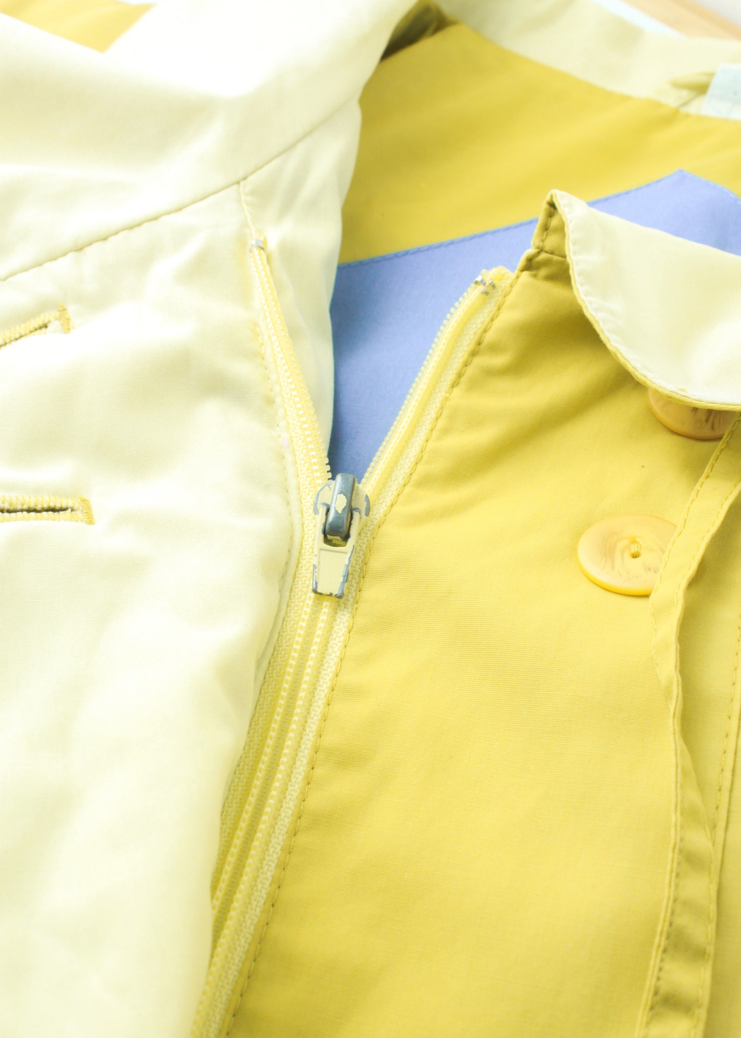 Pastelově žlutá vintage parka