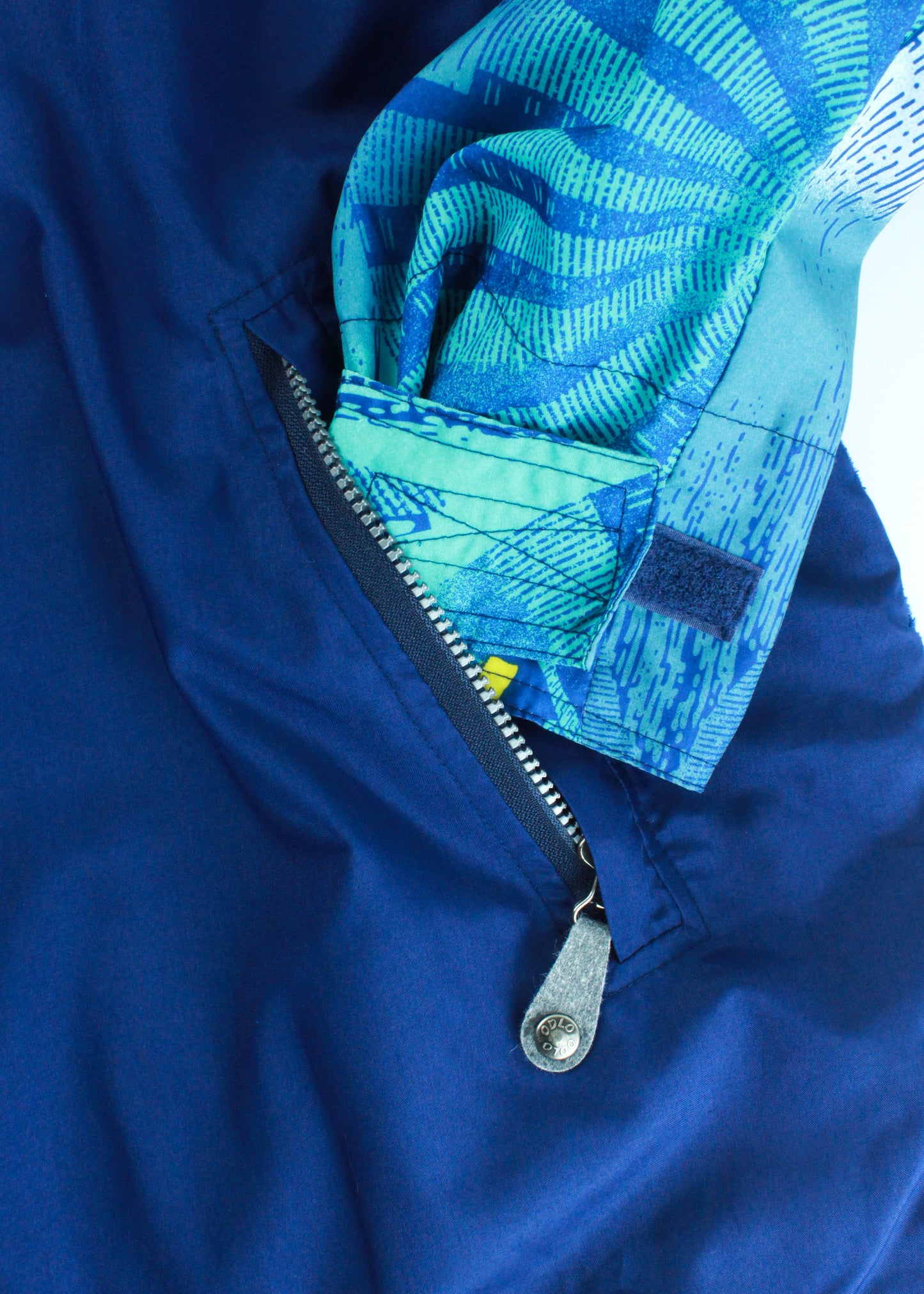 Vintage windbreaker in blue
