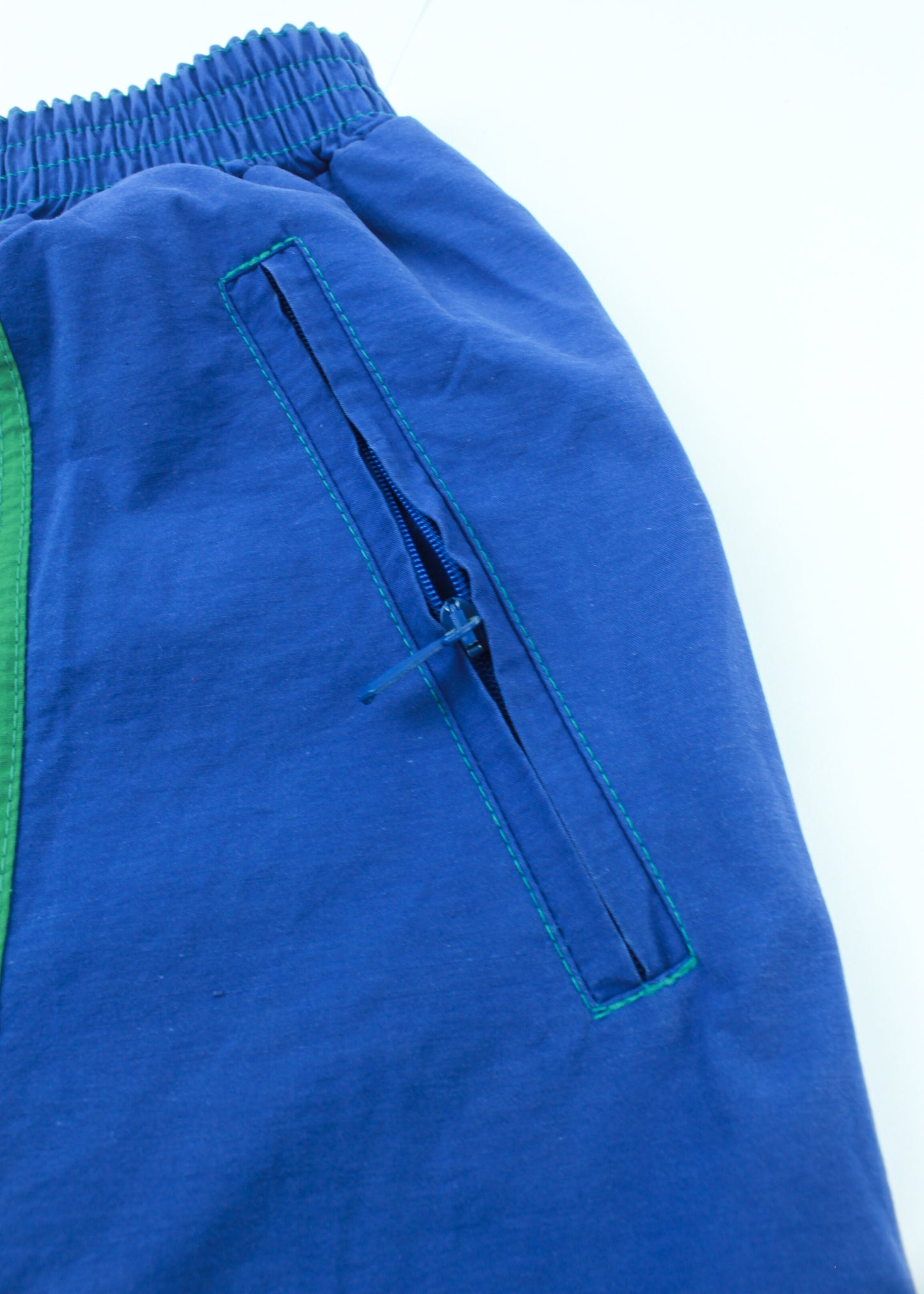Vintage wind pants in green (with pockets)