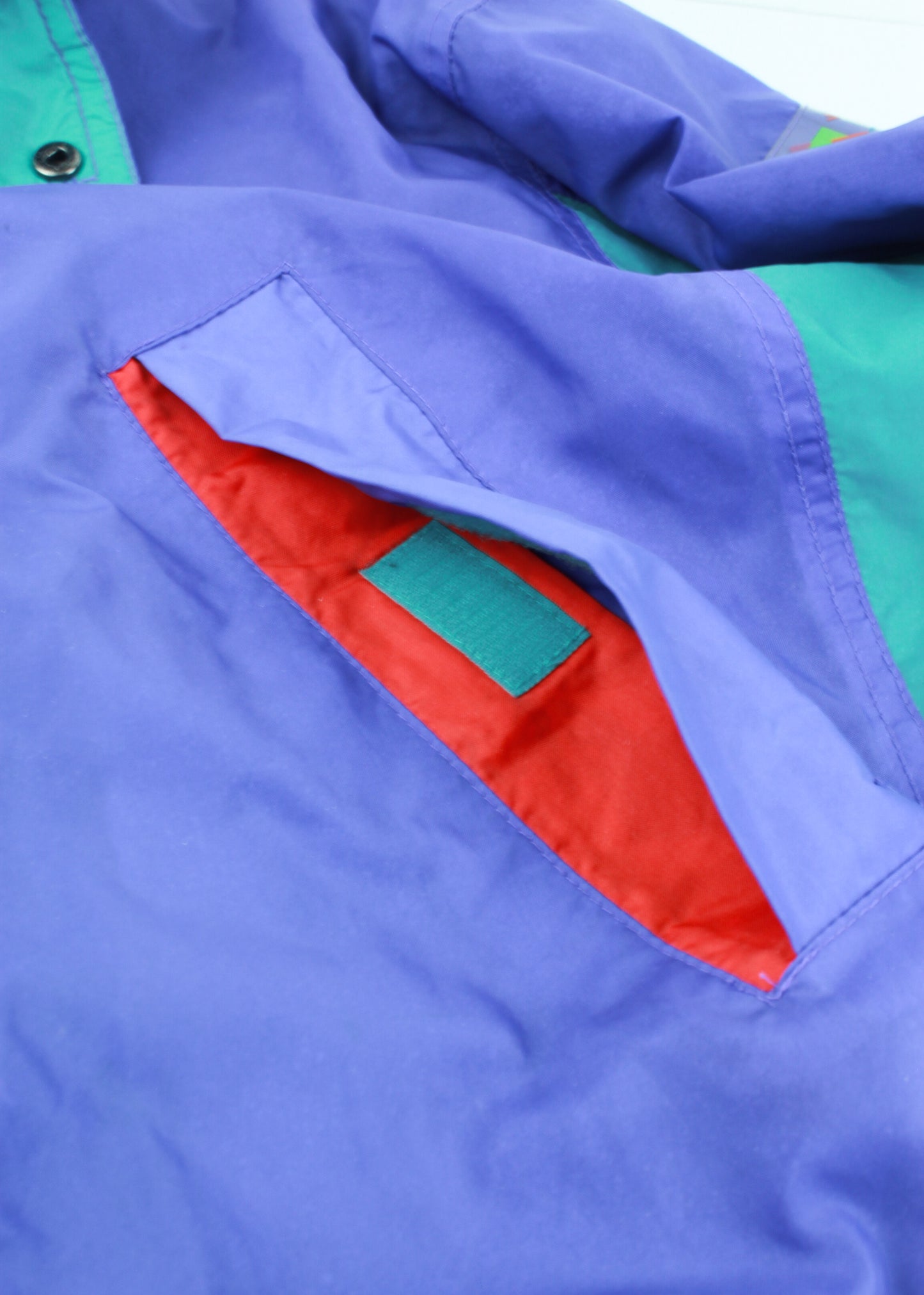 Vintage windbreaker in purple (with hood)