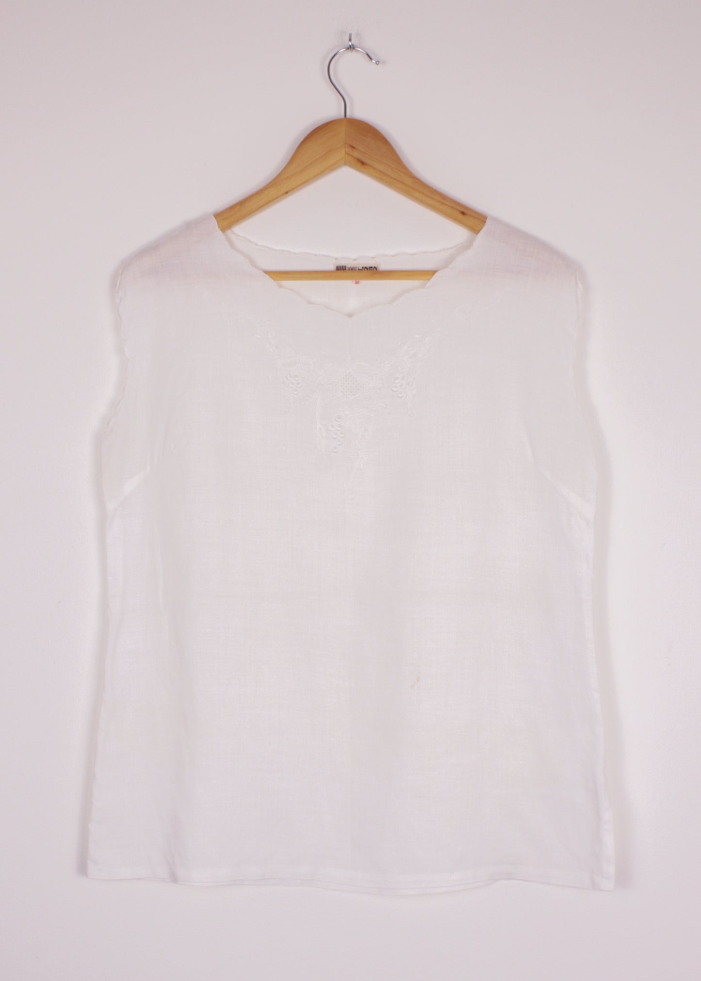 Linen blouse in white