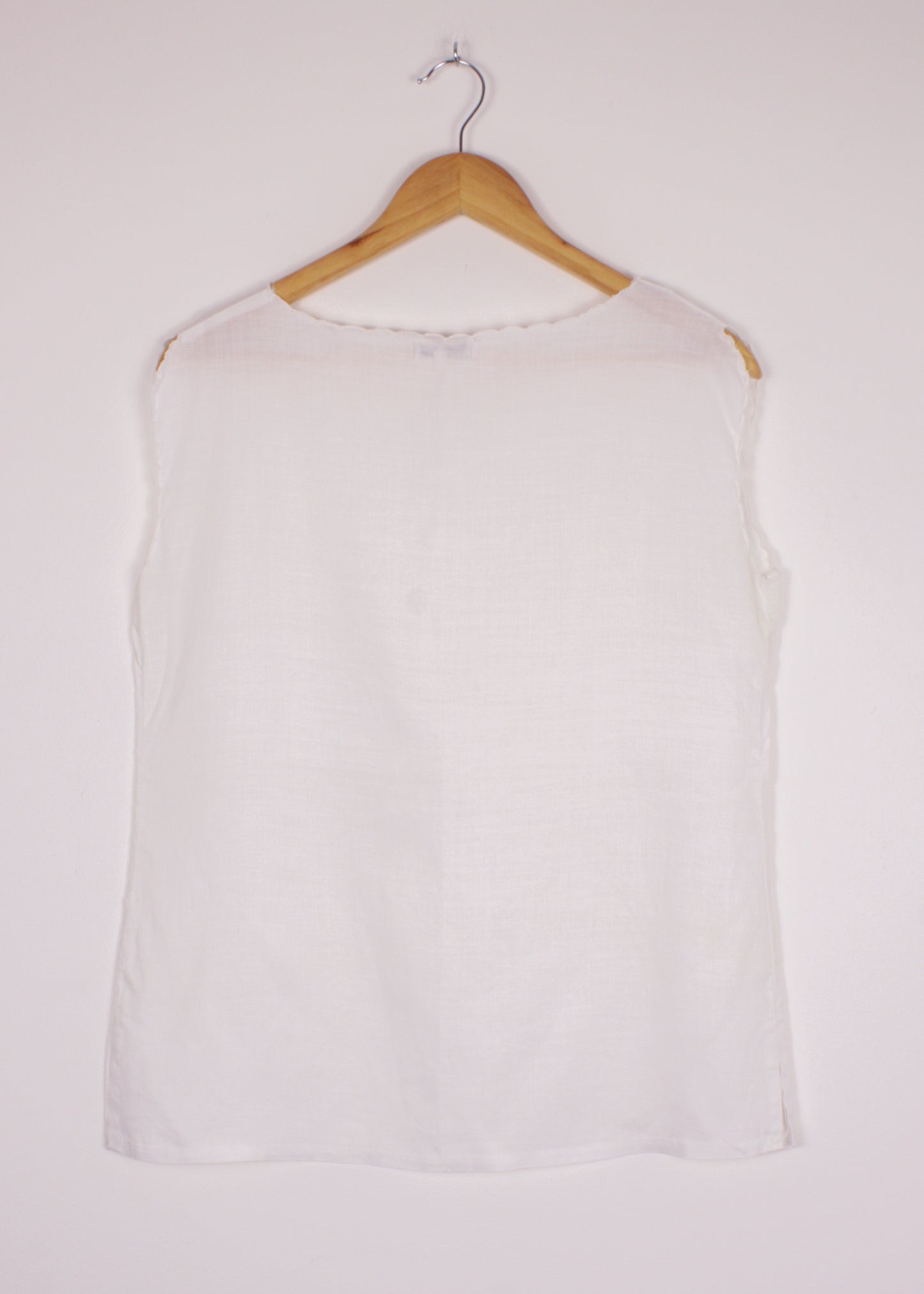 Linen blouse in white