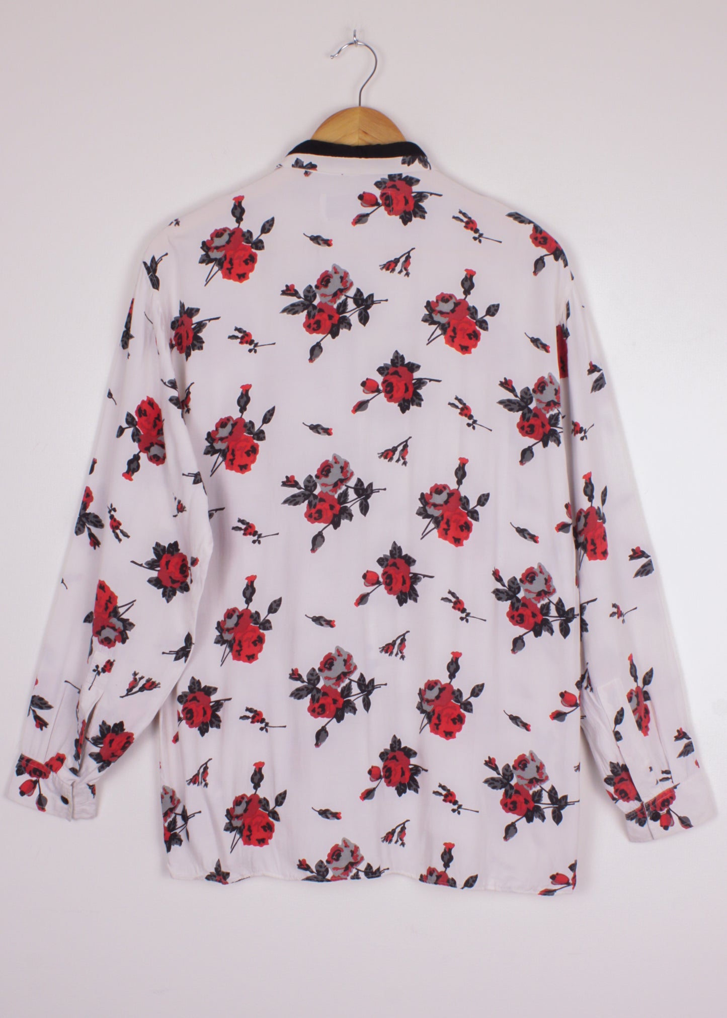 Vintage blouse in white and red