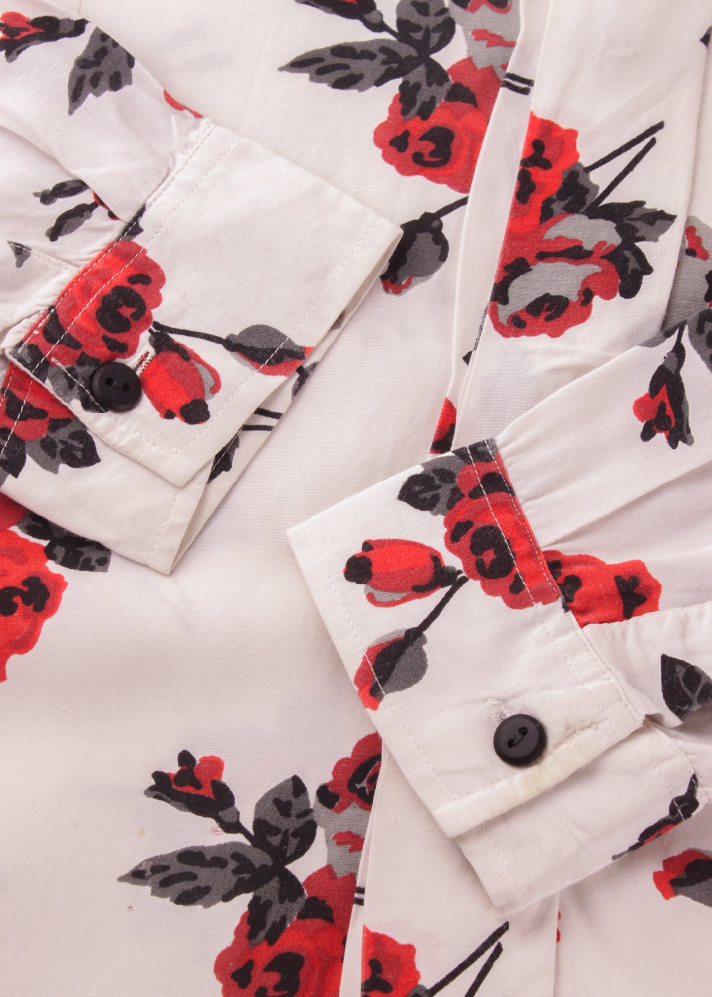 Vintage blouse in white and red