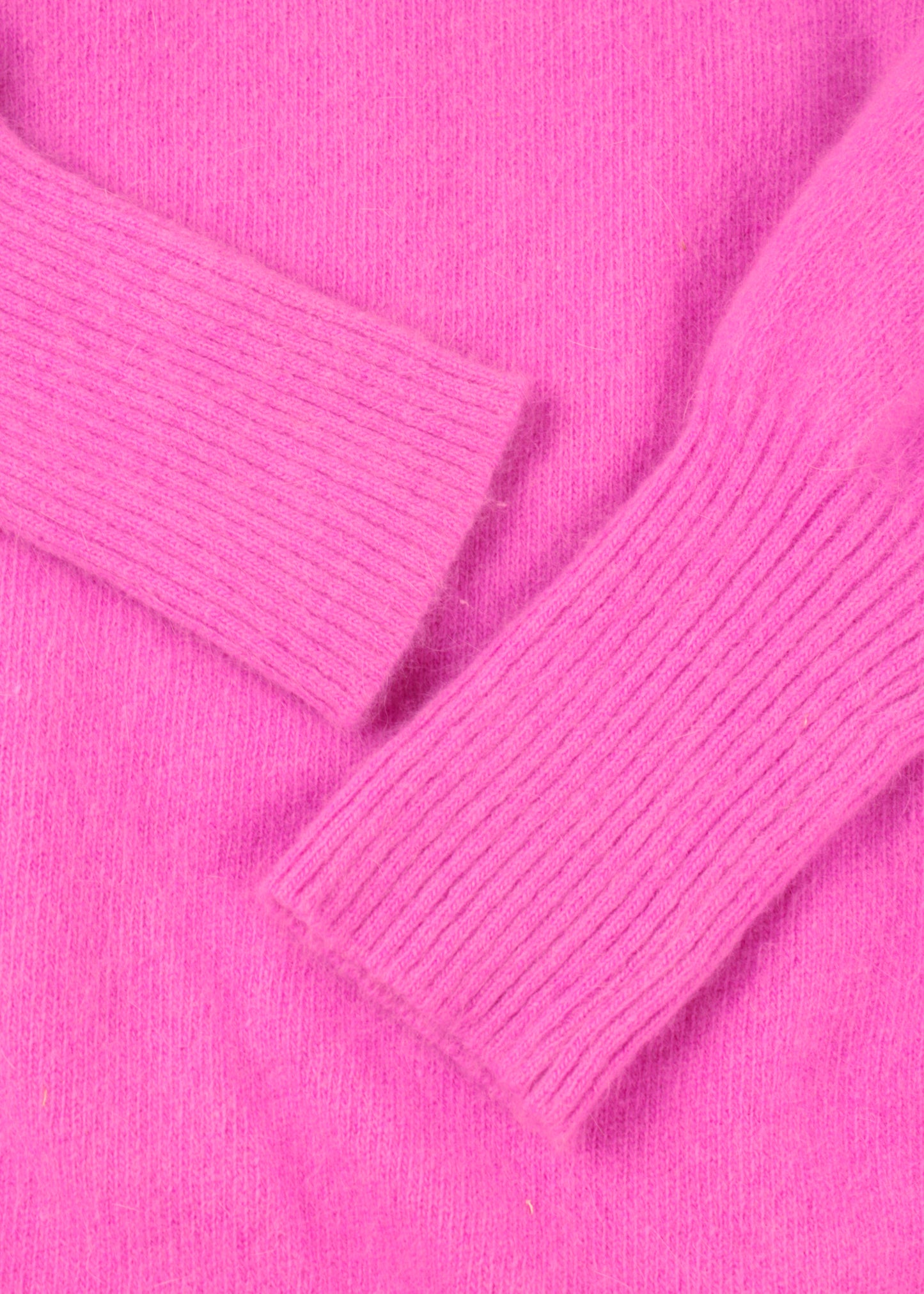 Vintage woolen sweater in lilac