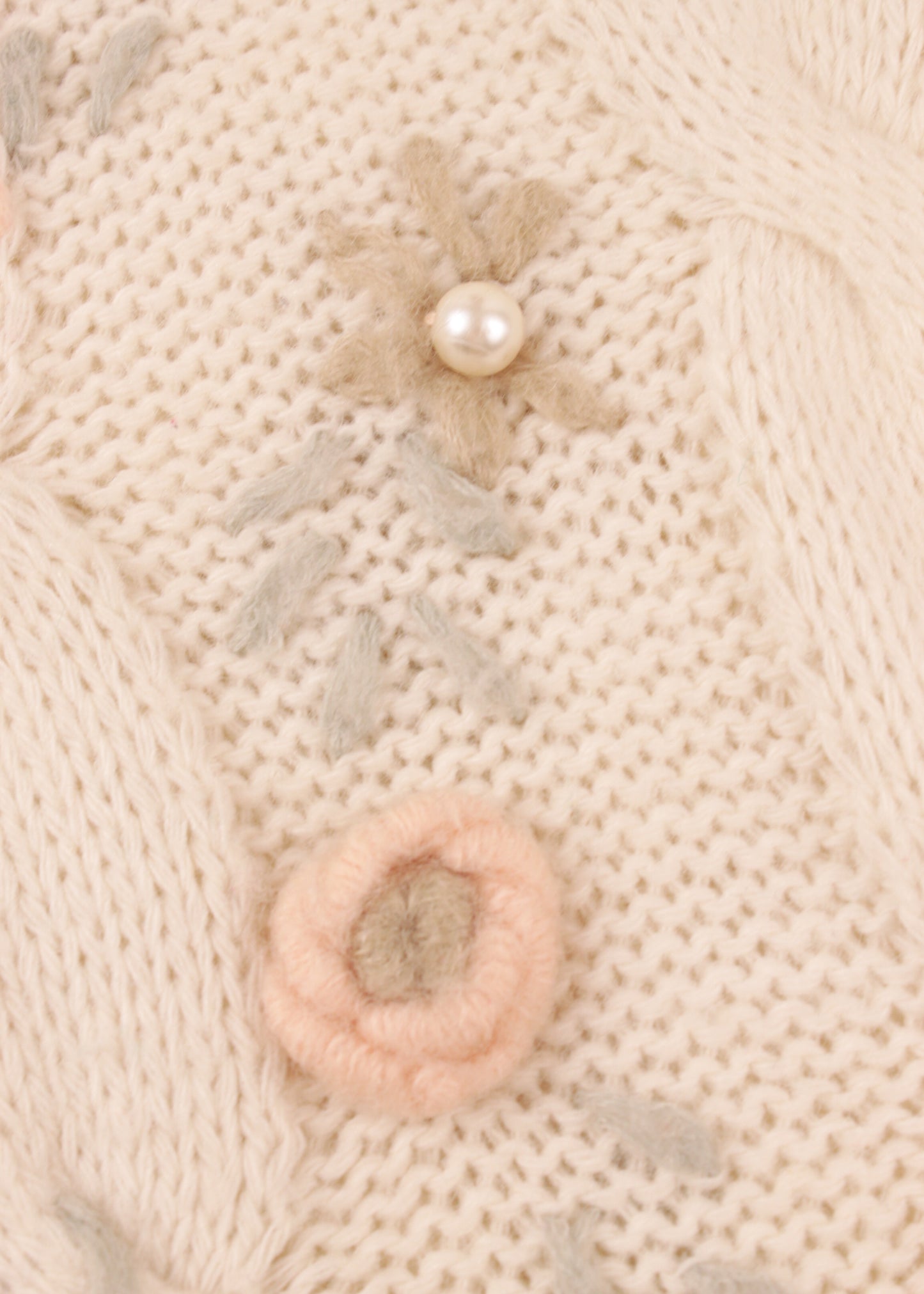 Woolen sweater in cream