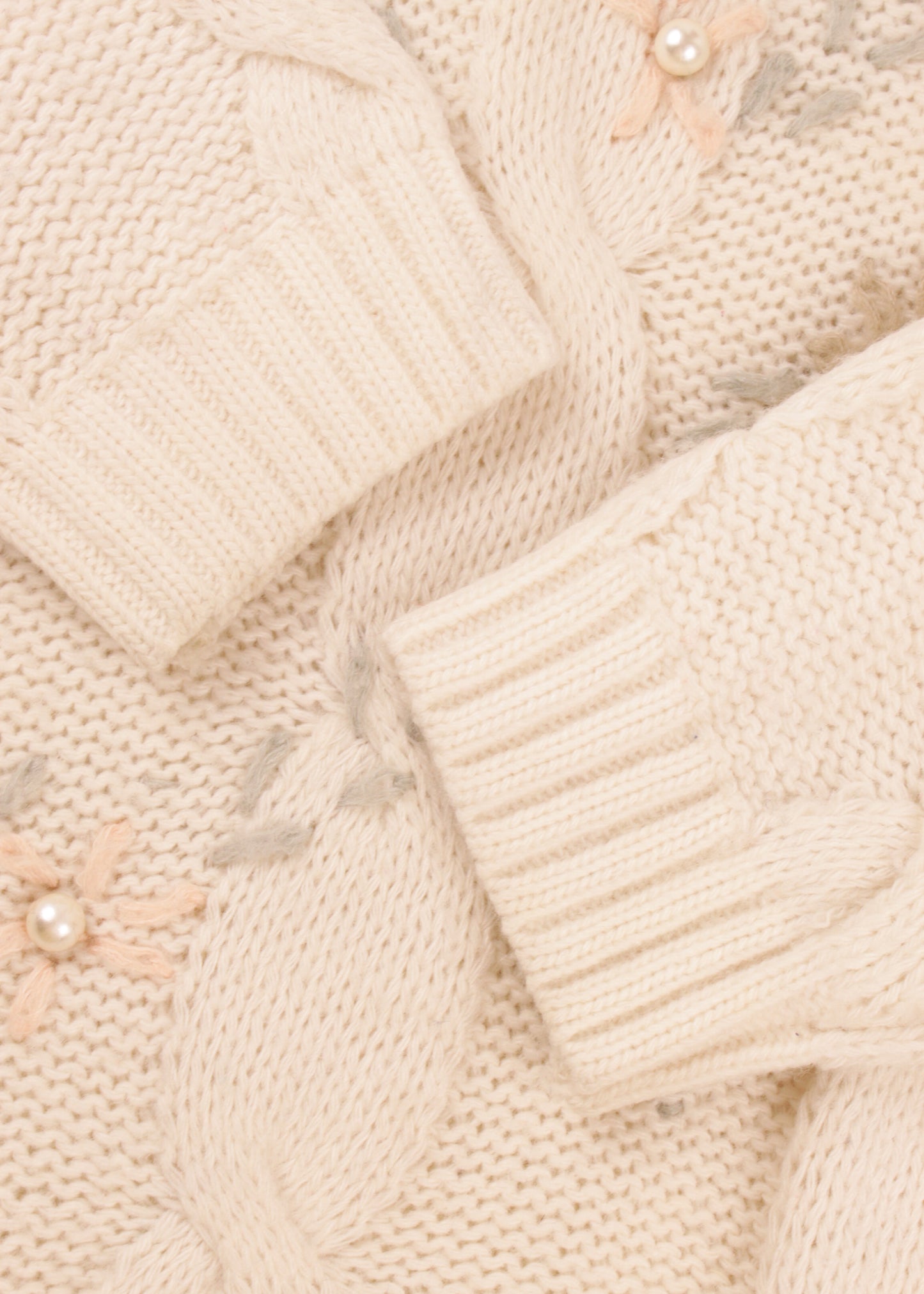 Woolen sweater in cream