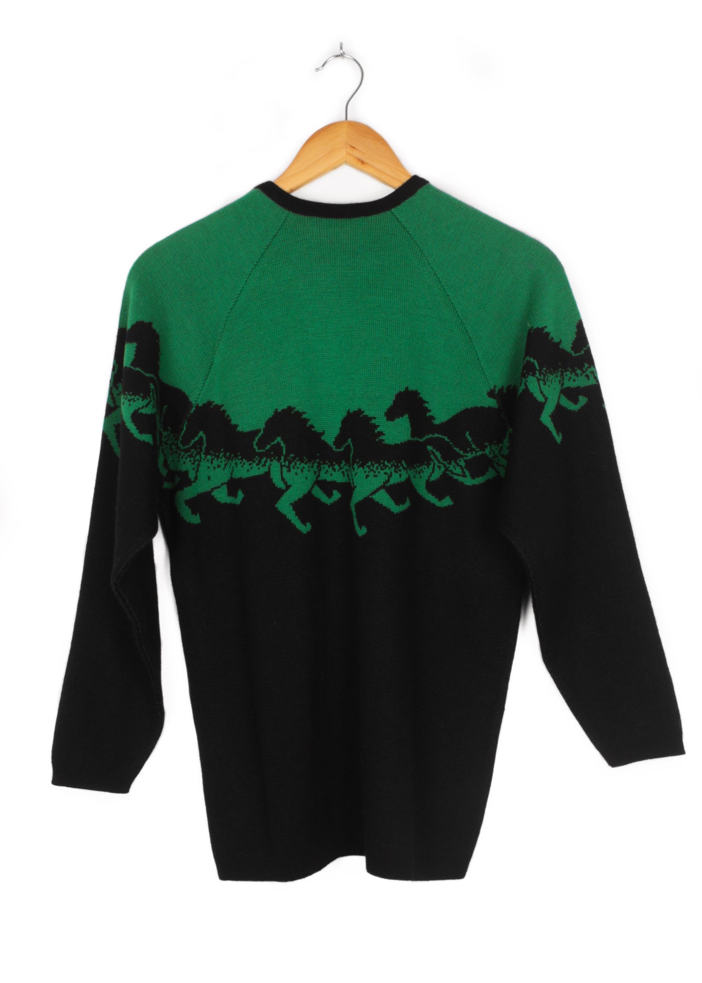 Woolen sweater in green and black