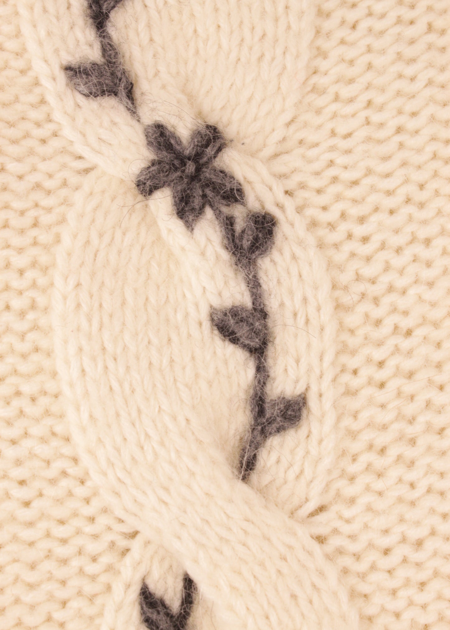Woolen sweater in cream