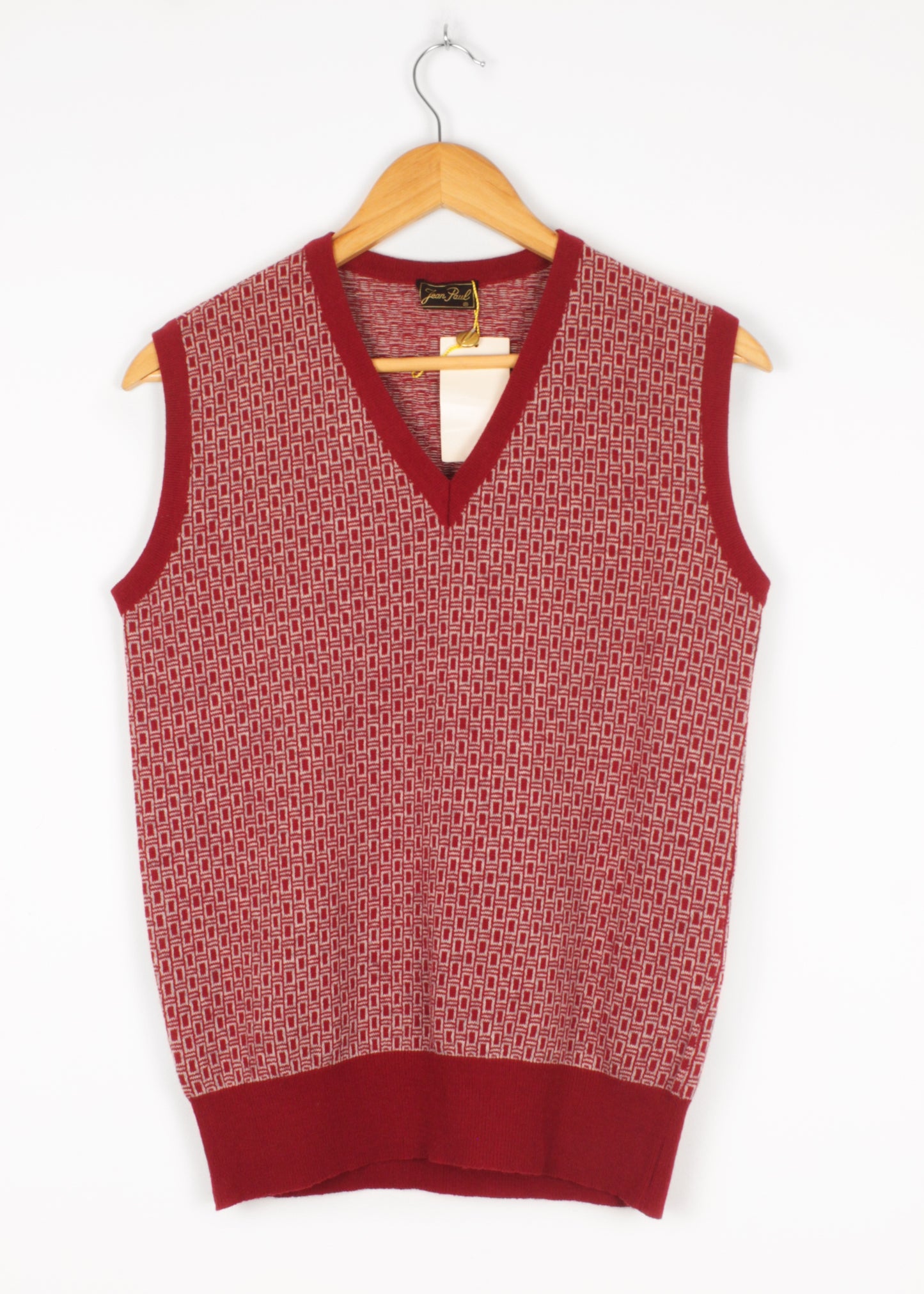 Knit vest in burgundy and grey