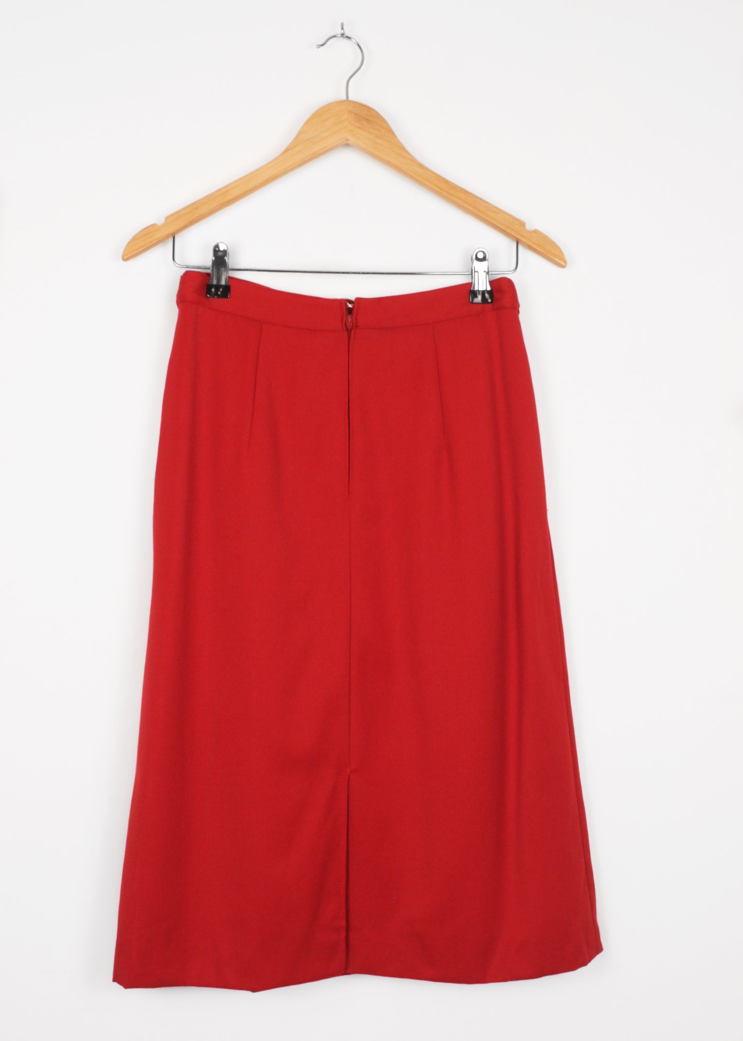 Woolen skirt in red (with pockets)