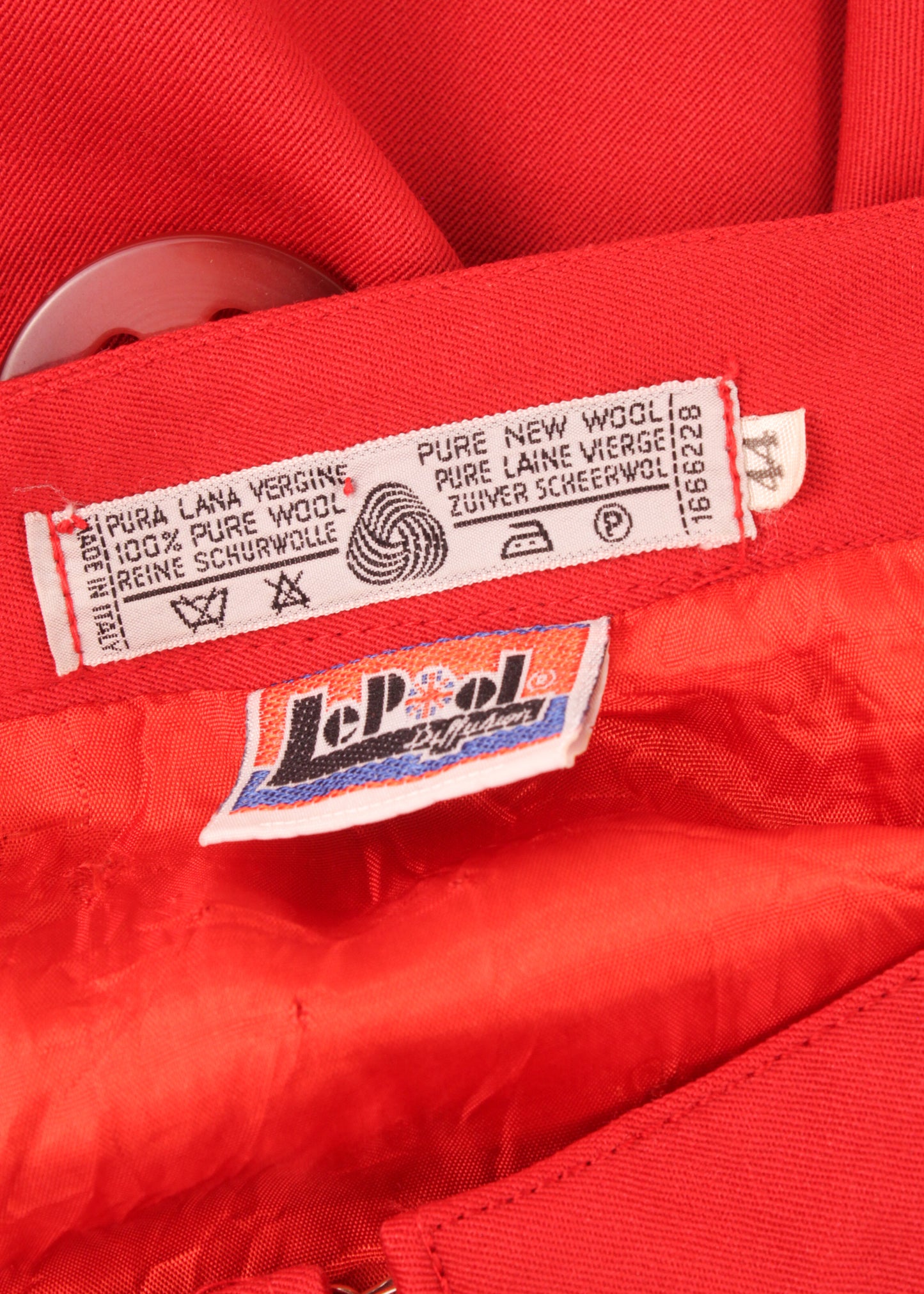 Woolen skirt in red (with pockets)