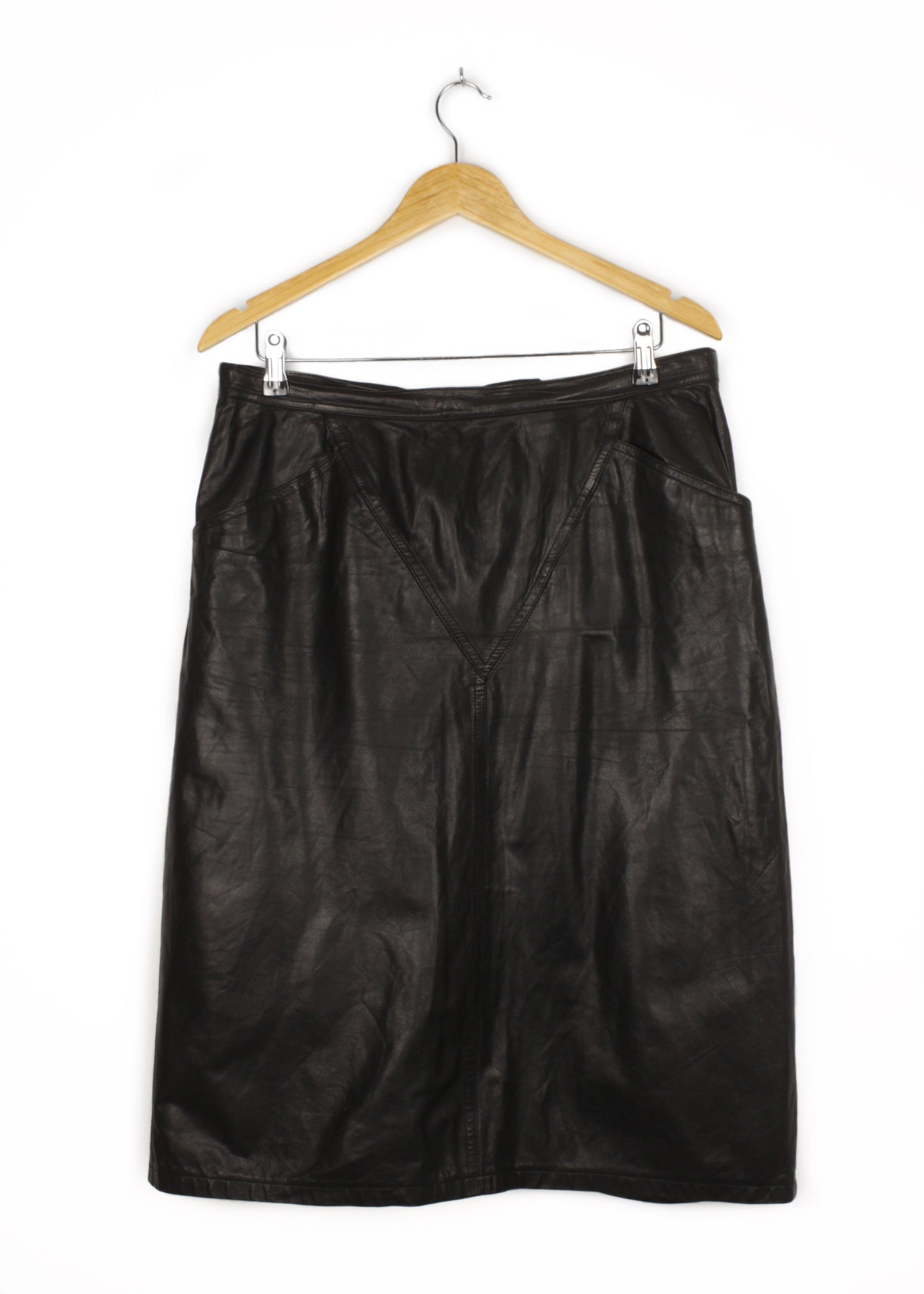 Leather skirt in black