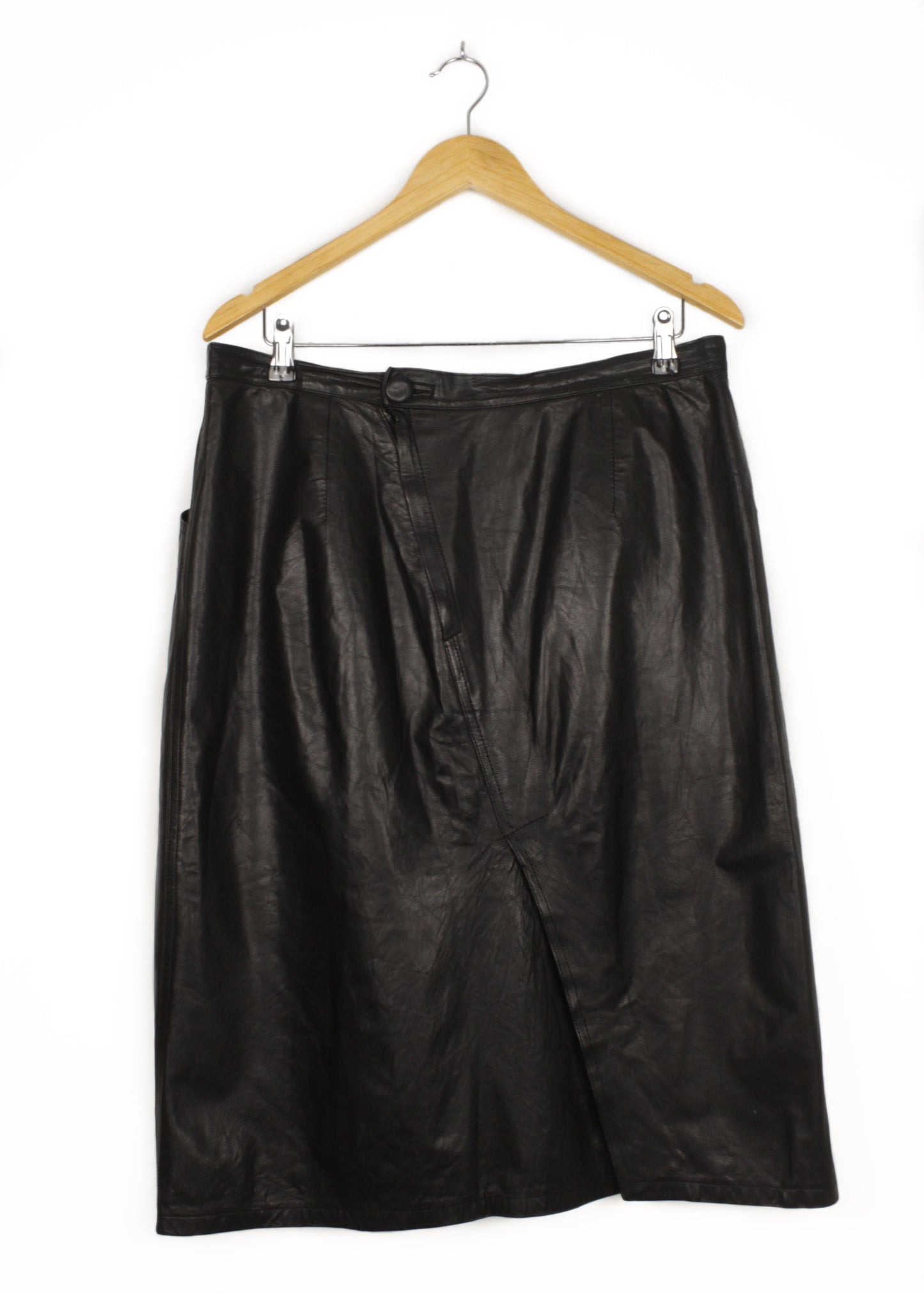 Leather skirt in black