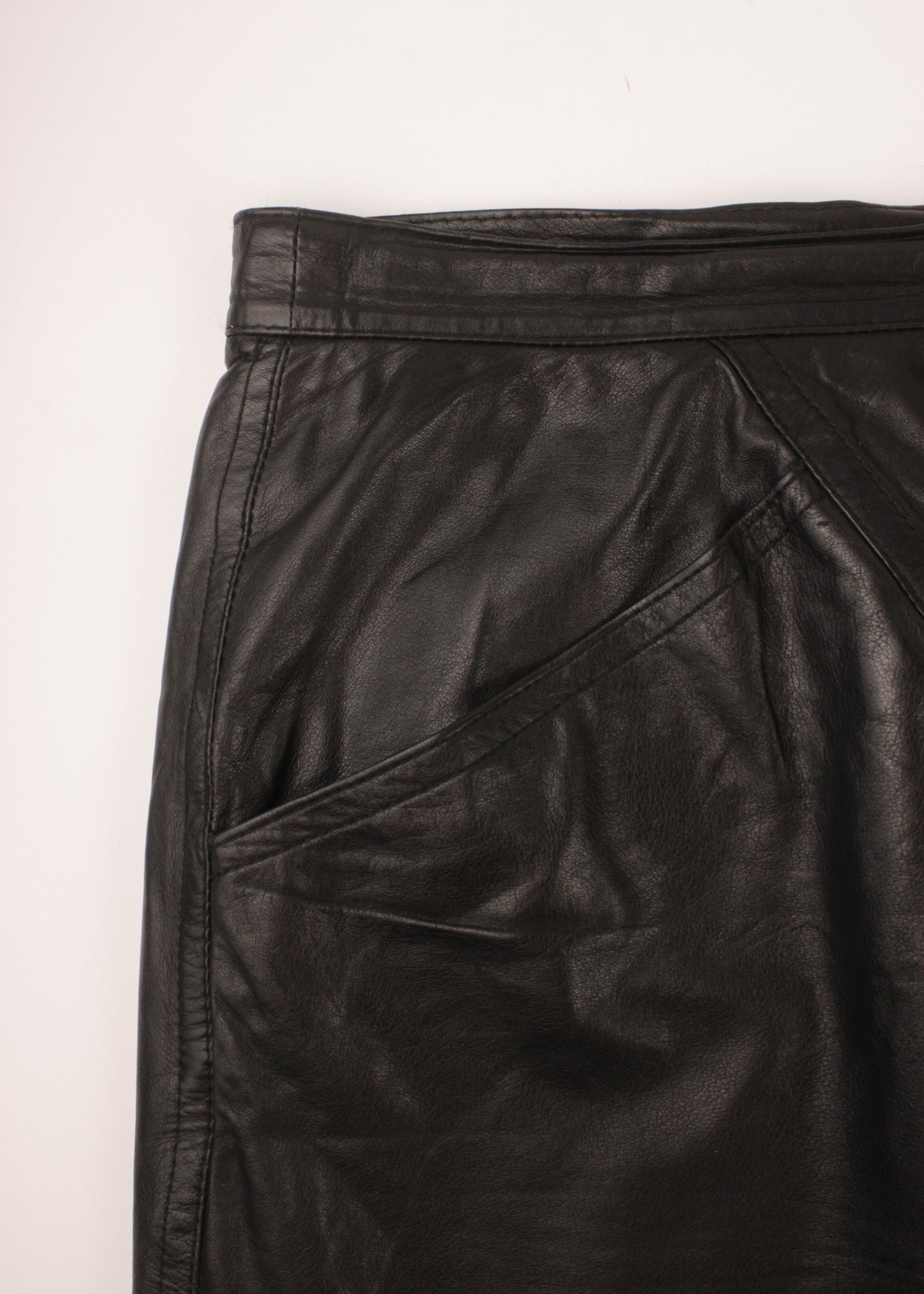 Leather skirt in black