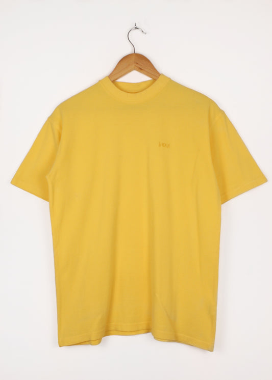 Basic yellow tee