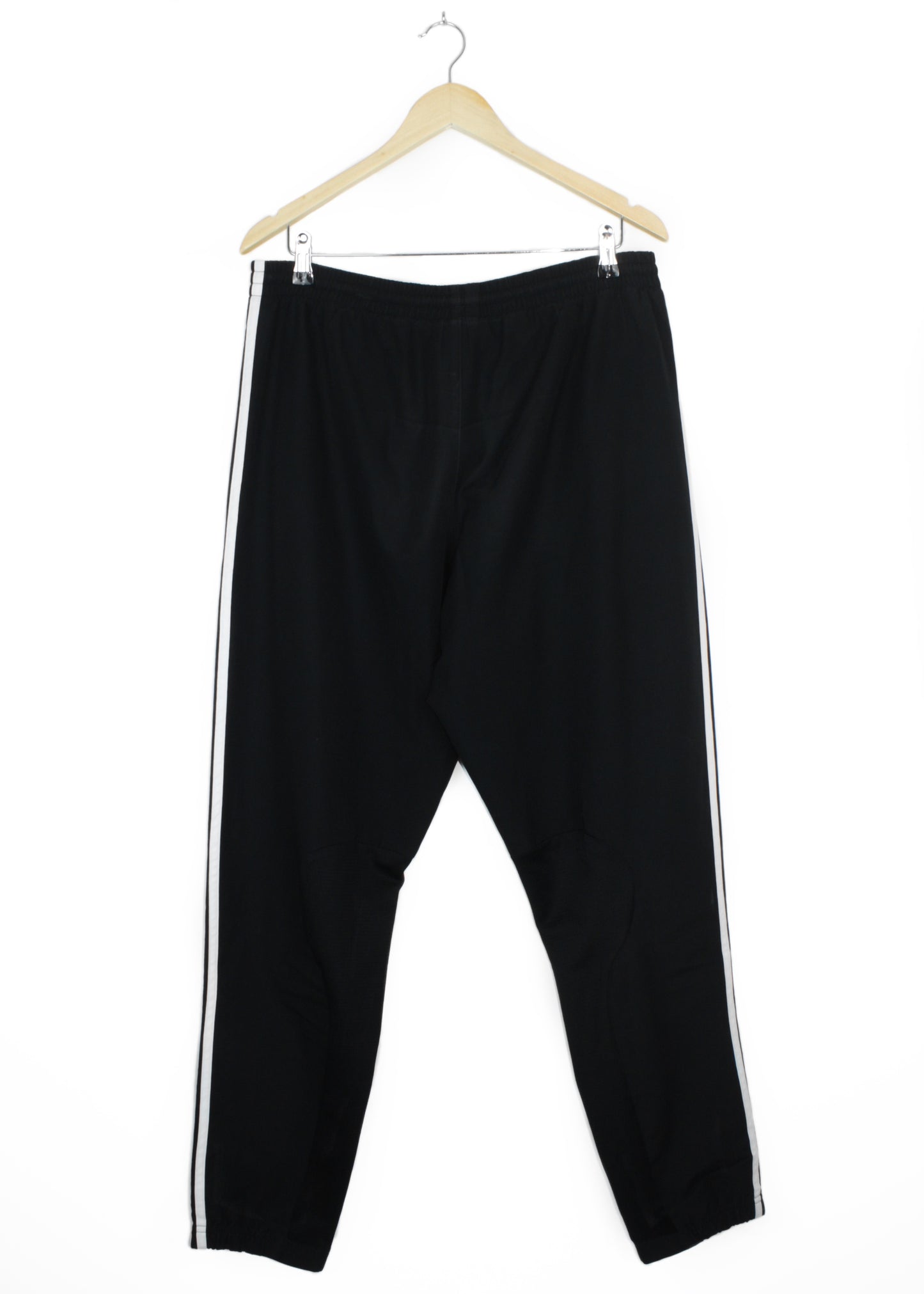 Adidas wind pants in black (with pockets)