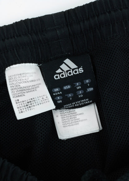 Adidas wind pants in black (with pockets)