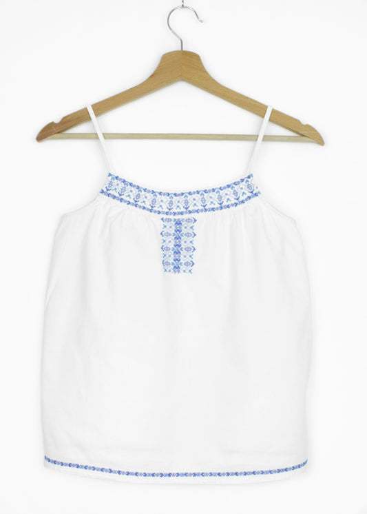 Gap top in white with embroidery