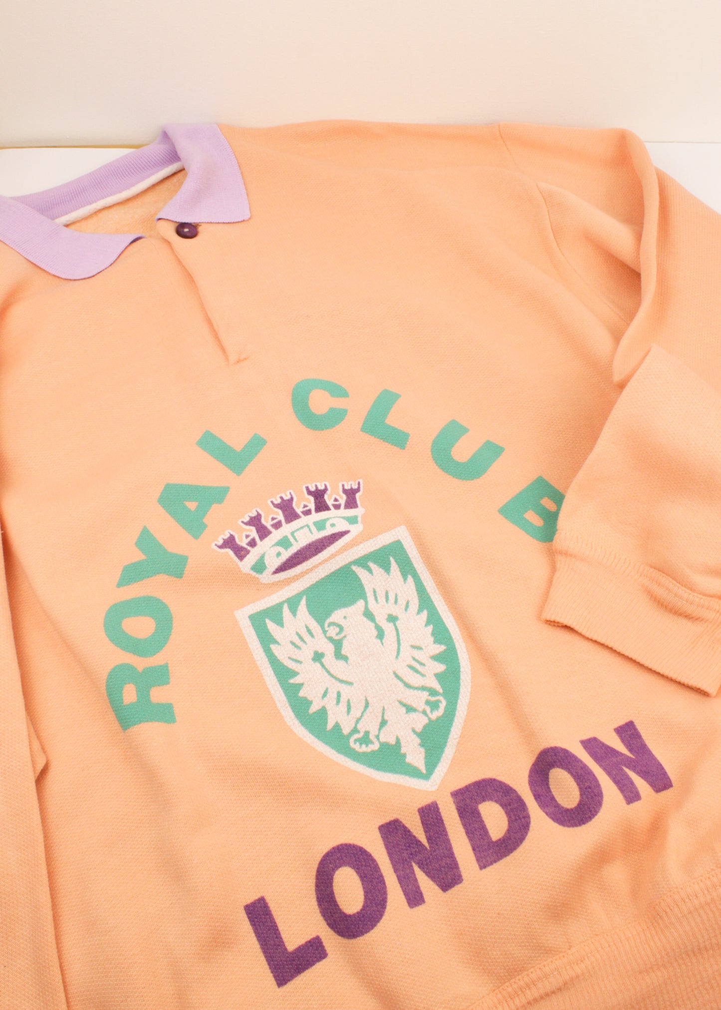 Vintage sweatshirt in apricot with purple collar