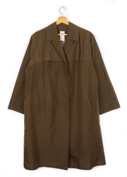 Trench coat in brown