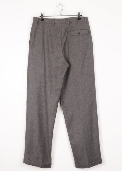 Warm woolen trousers in grey