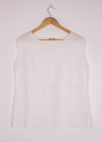 Linen blouse in white