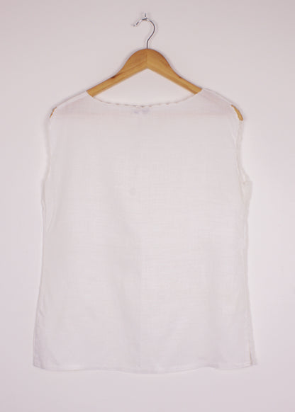 Linen blouse in white