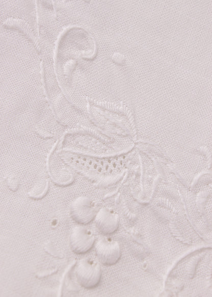 Linen blouse in white