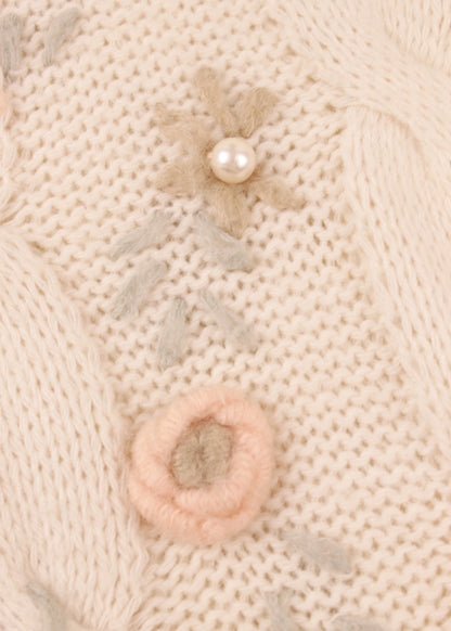 Woolen sweater in cream
