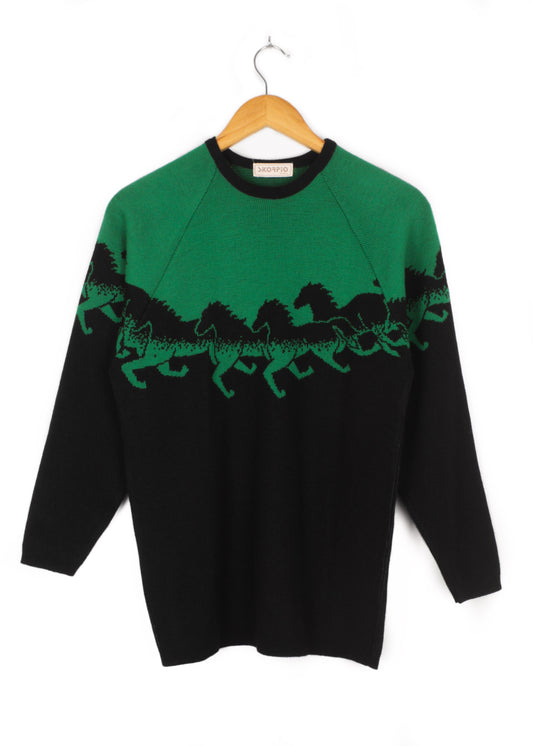 Woolen sweater in green and black