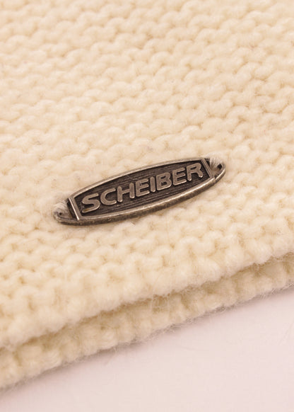 Woolen sweater in cream