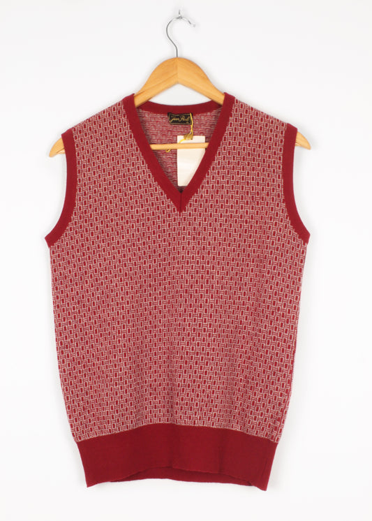 Knit vest in burgundy and grey