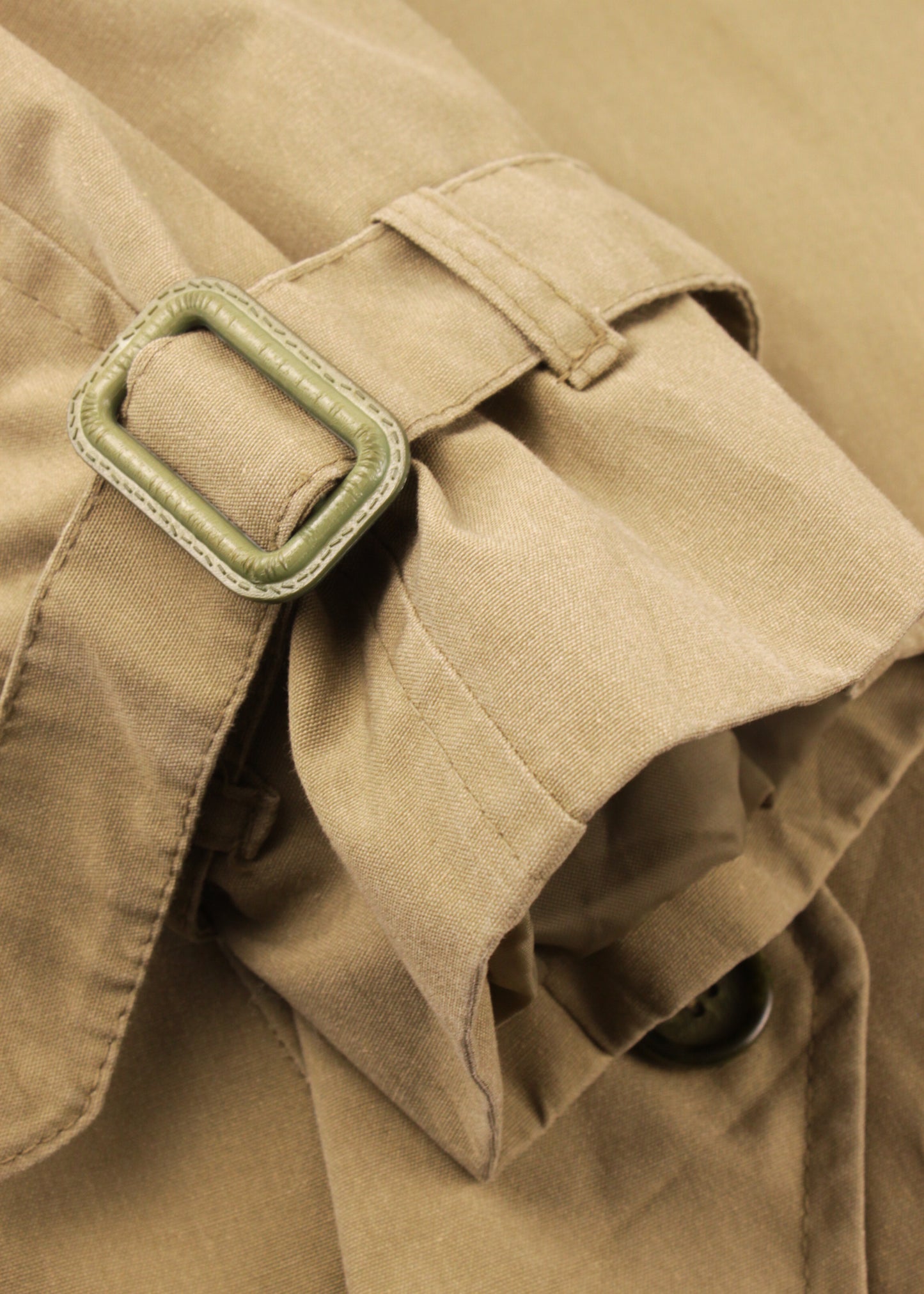 Vintage trenchcoat in light olive